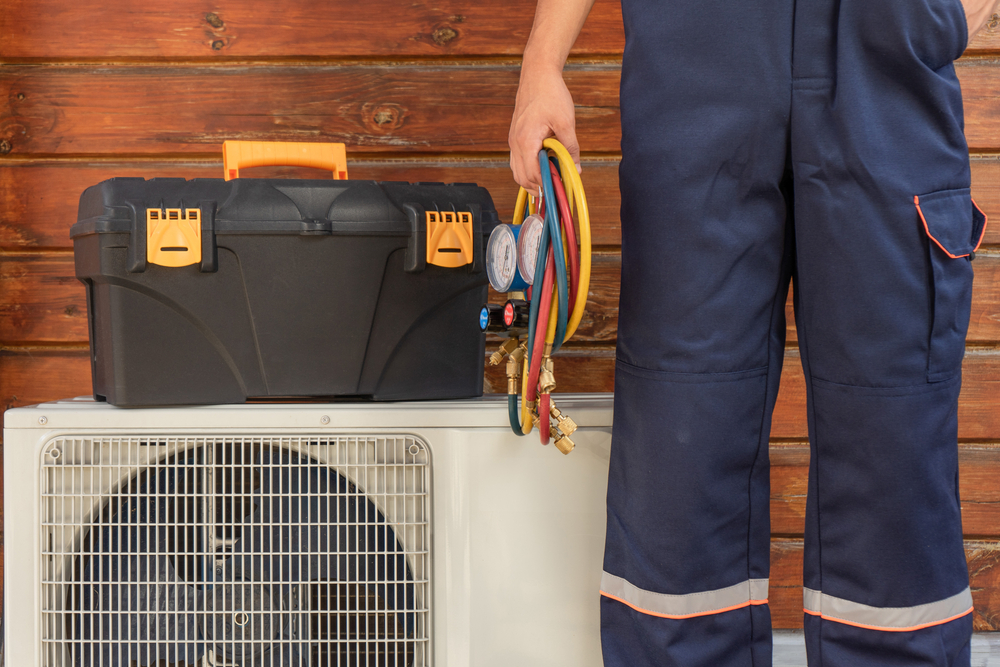 Air,Conditioner,Repairman,With,Tools,For,Repair,,Installation,And,Maintenance
